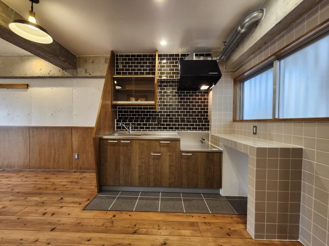 第2マンションみやさとのキッチン|別部屋（参考写真）※建具カラー、設備等も異なります。