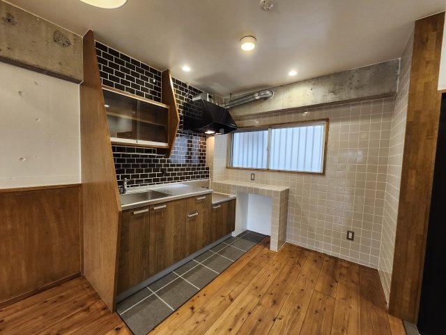 第2マンションみやさとのキッチン|別部屋（参考写真）※建具カラー、設備等も異なります。