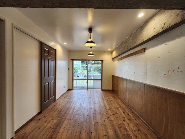 第2マンションみやさとの居間・リビング|別部屋（参考写真）※建具カラー、設備等も異なります。