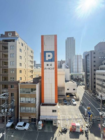 クローバーハイツ三宮の展望|【眺望】バルコニーからの眺望です。周囲の街並みや建物群が見渡せます。