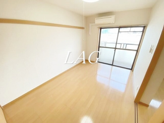 【居間・リビング】 | 桜丘ガーデンハイツ | 洋室のお部屋です。