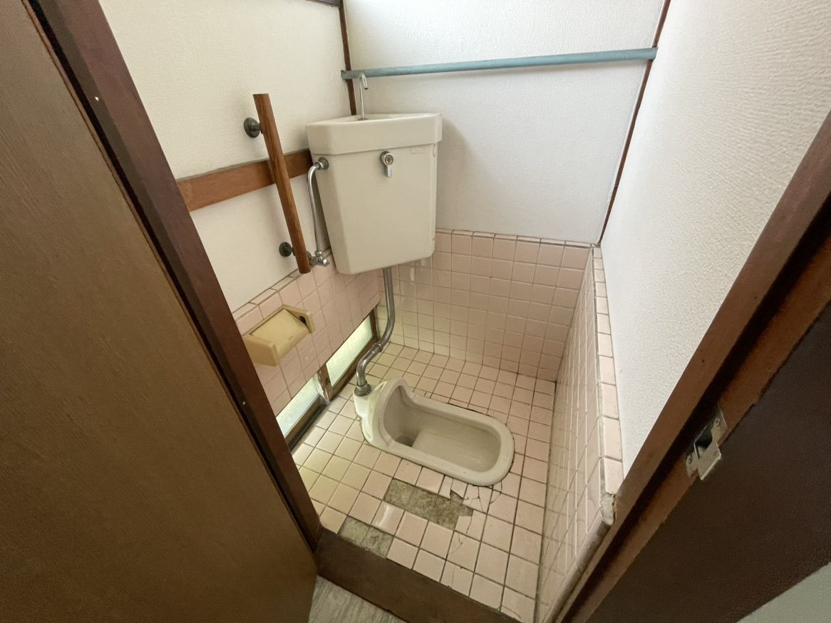 川島貸家のトイレ