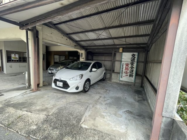 川島貸家の駐車場