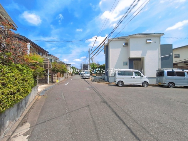 『八王子市新築戸建て』八王子市西寺方町400-47【仲介手数料無料】 ２期の前面道路含む現地写真|～仲介手数料無料☆八王子ひなた不動産～八王子市西寺方町　新築戸建て