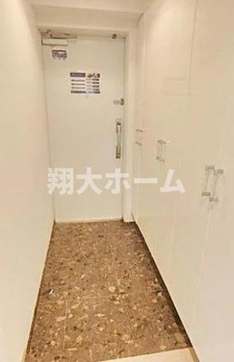 レジディア根岸の玄関