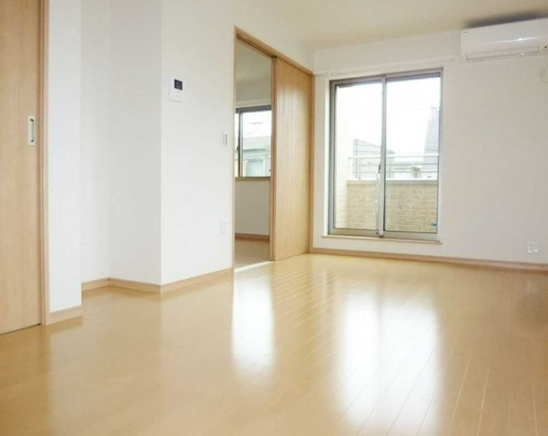 メゾンド若芽の居間・リビング|綺麗なフローリングのお部屋です！