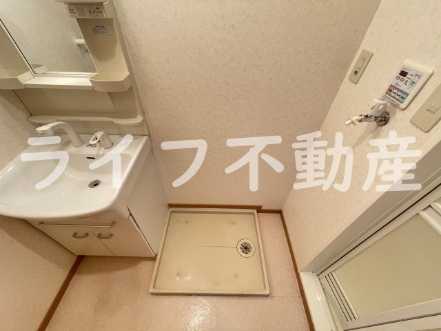ミッドウエスト小阪の洗面所|忙しい朝には欠かせない洗面所です
