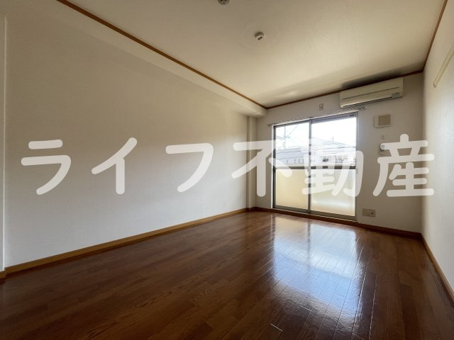 ミッドウエスト小阪の居間・リビング|使いやすいリビングです