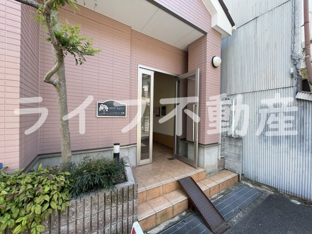 ミッドウエスト小阪のエントランス|落ち着いたエントランスです
