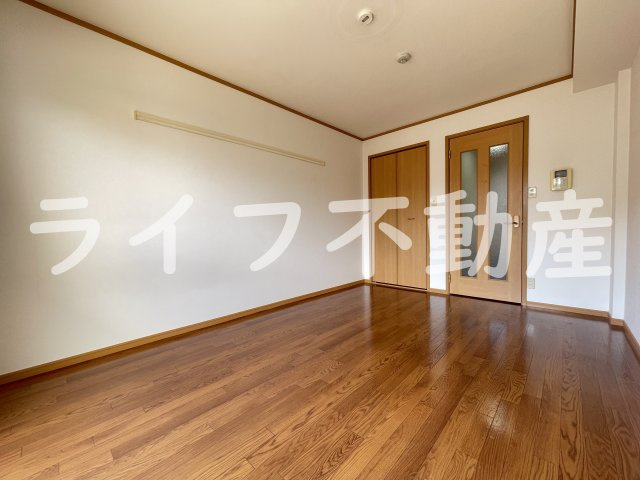 ミッドウエスト小阪の洋室|明るい洋室です