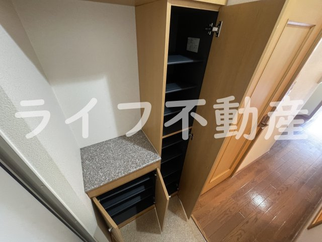 ミッドウエスト小阪の収納|たっぷりとした収納スペースです