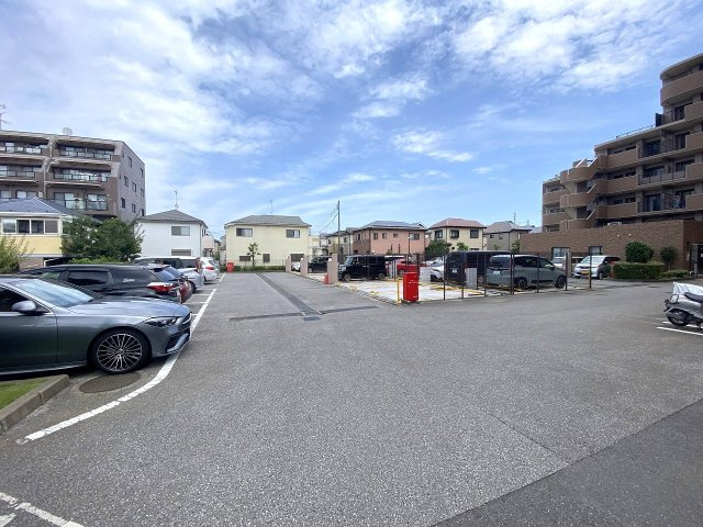 ネオハイツ船橋薬円台公園の駐車場|駐車場
敷地内駐車場を完備。マイカーをお持ちの方も安心してご検討いただけます（空き状況・サイズにつきましてはお問い合わせください）。