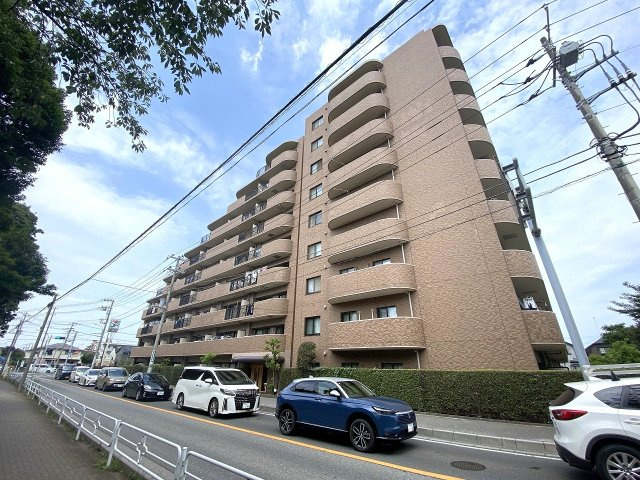 ネオハイツ船橋薬円台公園の外観|外観
緑豊かな薬円台公園に近接する落ち着いた住環境の分譲マンション。管理体制がしっかりしており、安心してお過ごしいただけます。