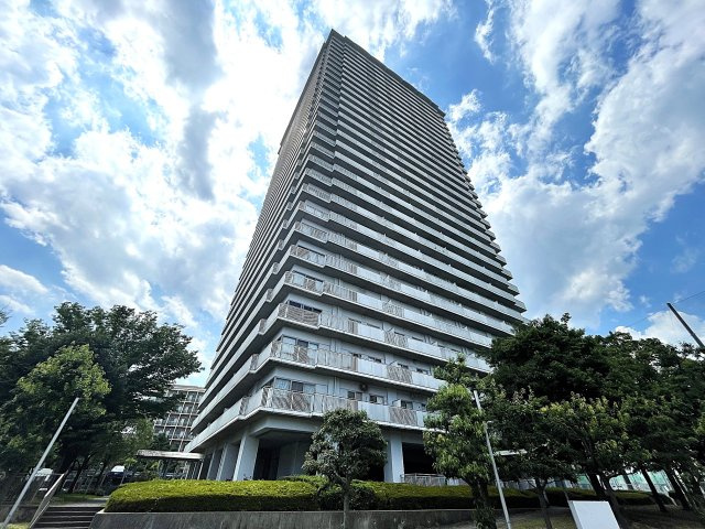 ファミールタワープラザ岡山イーストタワーの外観