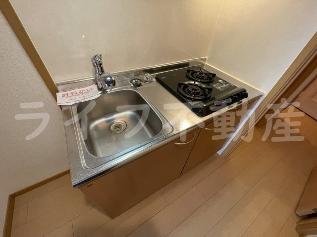 グリンデルワルトのキッチン|コンパクトなキッチンで掃除もラクラク