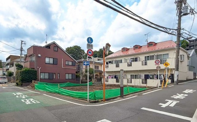 新宿区下落合　建築条件なし売地A区画