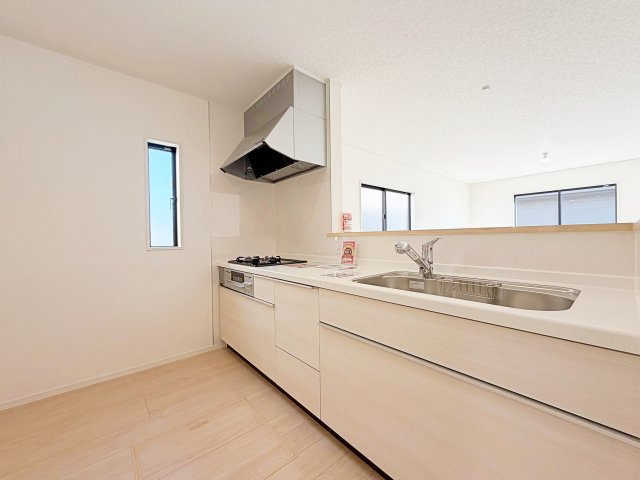 クレイドルガーデン　安城市東端町第3のキッチン|収納力に優れたキッチンで、家族の食事づくりも効率よく進められます。