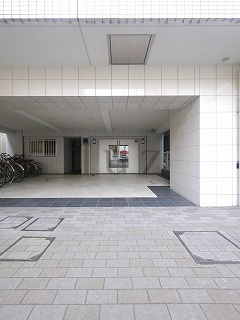ラシード東神奈川駅前のエントランス