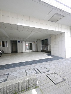 ラシード東神奈川駅前のエントランス
