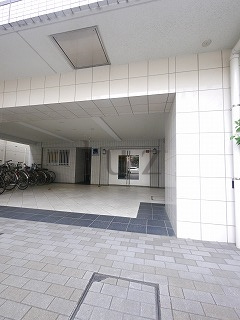 ラシード東神奈川駅前のエントランス