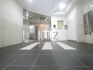 ラシード東神奈川駅前のエントランス