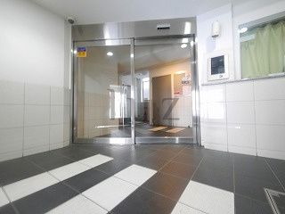 ラシード東神奈川駅前のエントランス