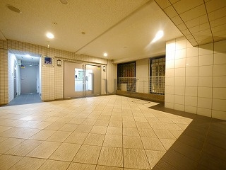 ラシード東神奈川駅前のエントランス