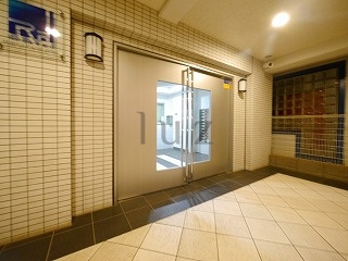 ラシード東神奈川駅前のエントランス