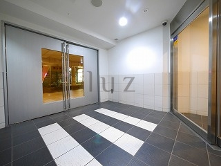 ラシード東神奈川駅前のエントランス