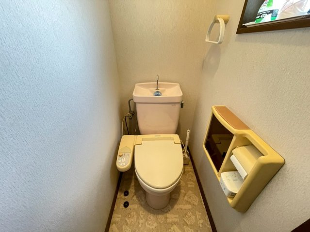 長生郡白子町中里　中古戸建のトイレ|※画像の一部はAIを用いて加工・編集しています。実際の状況と異なる場合がありますので、ご了承下さい。