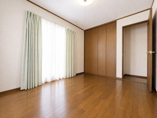 長生郡白子町中里　中古戸建の洋室|※画像の一部はAIを用いて加工・編集しています。実際の状況と異なる場合がありますので、ご了承下さい。