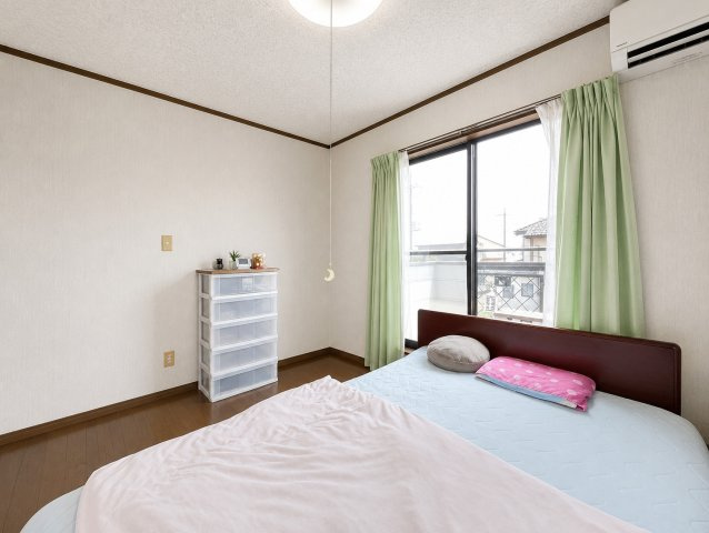 長生郡白子町中里　中古戸建の洋室|※画像の一部はAIを用いて加工・編集しています。実際の状況と異なる場合がありますので、ご了承下さい。