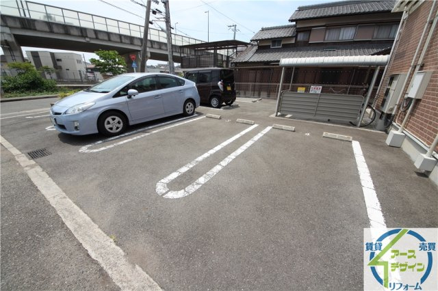 サンク・セイズの駐車場