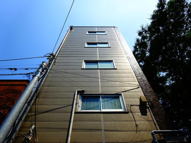 椿ビルの外観