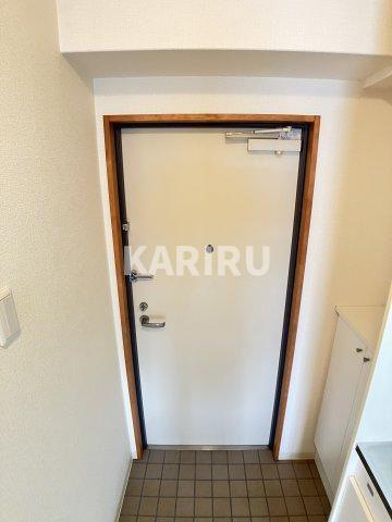 グランピア関目の玄関