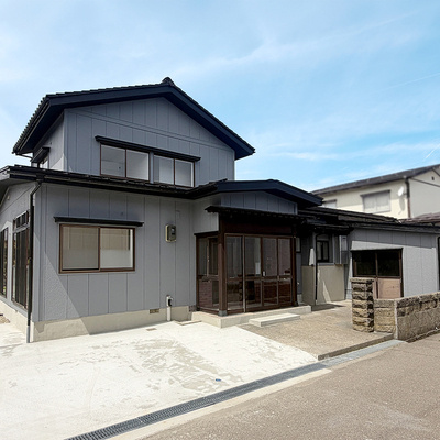 柏崎市半田 中古住宅（リセットハウス）の駐車場