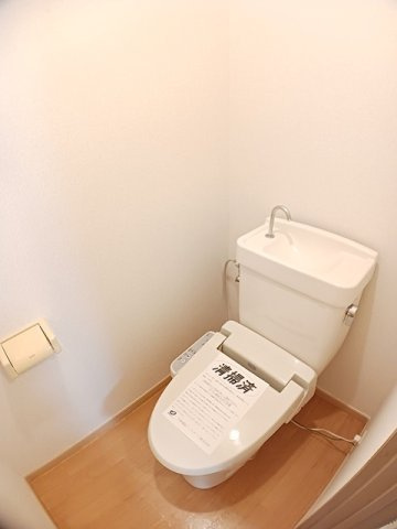 中西ハイツのトイレ|ゆったりとした空間のトイレです
