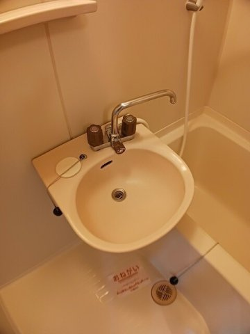 サンヒルズハイツの洗面所|コンパクトで使いやすい洗面所