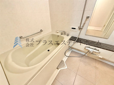 【浴室】 | ワコーレパークブルー王子公園 | 浴室乾燥機付きユニットバス♪※画像は実際の写真に家具・調度品を消去するAI加工を施しています