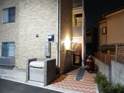 リブリ三ツ沢フラッツのエントランス
