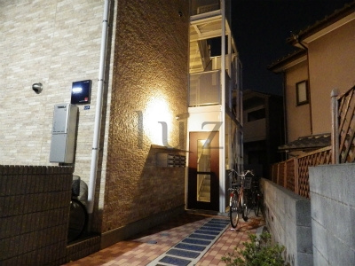 リブリ三ツ沢フラッツのエントランス
