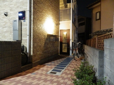 リブリ三ツ沢フラッツのエントランス