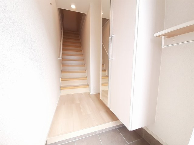 デュオブライト　Ⅰの玄関|明るい玄関です
