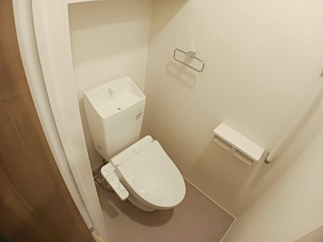 フィデール行橋Ａのトイレ|ゆったりとした空間のトイレです