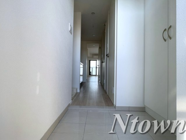 【玄関】 | アドバンス名古屋ワイノット | 明るい玄関です