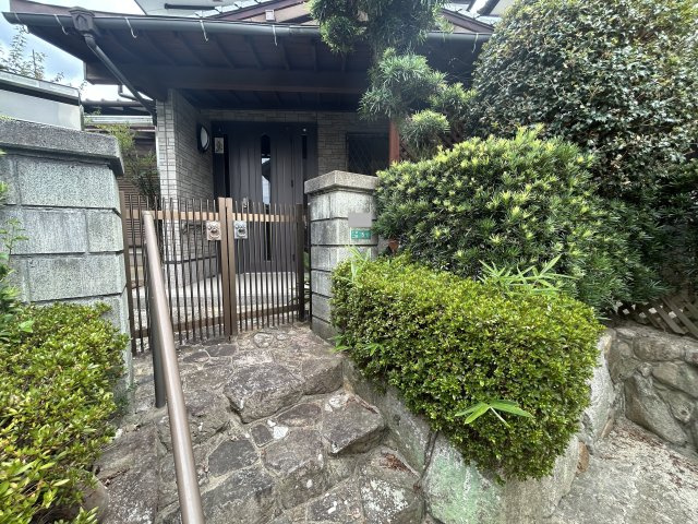 上津二丁目戸建の玄関