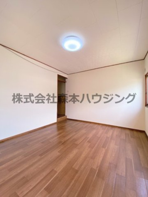 【洋室】 | 　四條畷市南野2丁目7テラスハウス | 広々とした洋室です