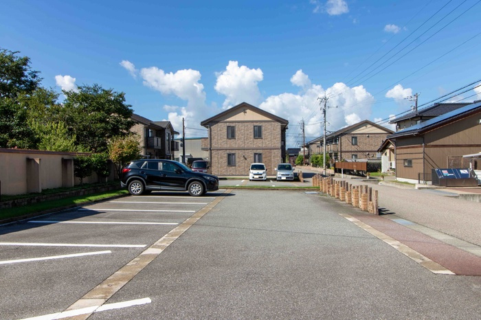 ロイヤルガーデン砺波Ⅱ　Ａの駐車場