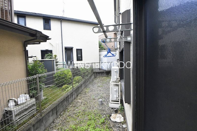 世田谷区経堂２丁目のアパートのバルコニー