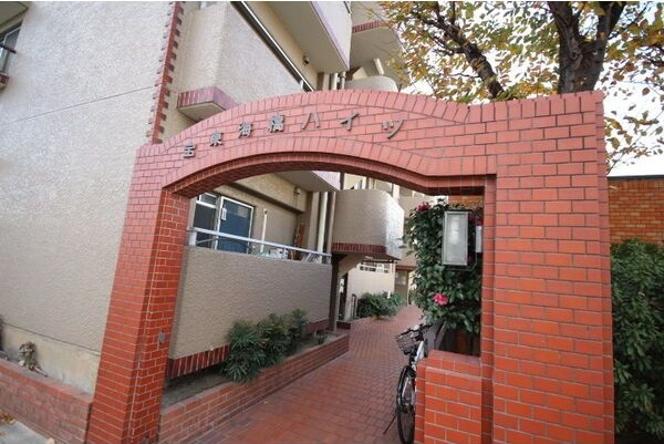 宝東海橋ハイツのエントランス